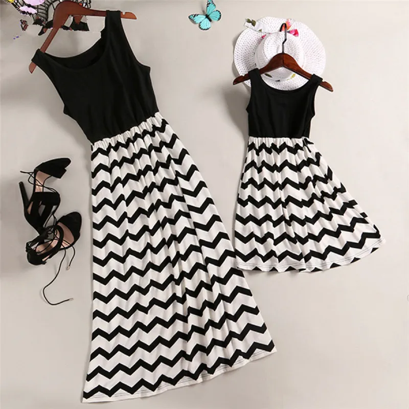 2019 mother daughter dresses 2019 family look matching clothes clothes striped mom and daughter dress kids child outfits C0222
2019 mother daughter dresses 2019 family look matching clothes clothes striped mom and daughter dress kids child outfits C0222