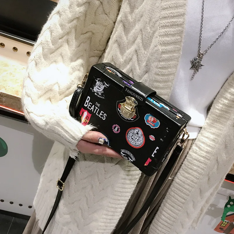 Hot selling new Korean version of Fashion badge pattern personality single shoulder oblique cross change mobile phone female bag
Hot selling new Korean version of Fashion badge pattern personality single shoulder oblique cross change mobile phone female bag