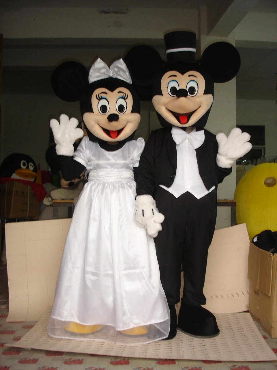 Mouse Mascot Minnie and Mickey Mouse Mascot Costumes Cartoon Character Costume Adult Size Fancy Party Dress for Halloween
Mouse Mascot Minnie and Mickey Mouse Mascot Costumes Cartoon Character Costume Adult Size Fancy Party Dress for Halloween