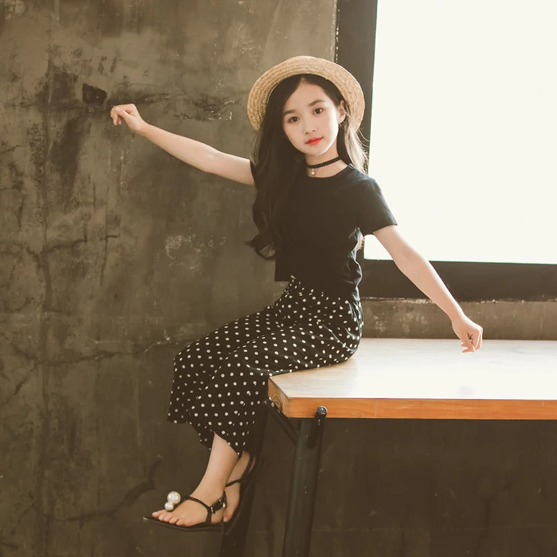VYU children's clothing girl sets 2019 summer casual suit cotton girls set black short-sleeved T-shirt + long polka pants 2 set
VYU children's clothing girl sets 2019 summer casual suit cotton girls set black short-sleeved T-shirt + long polka pants 2 set