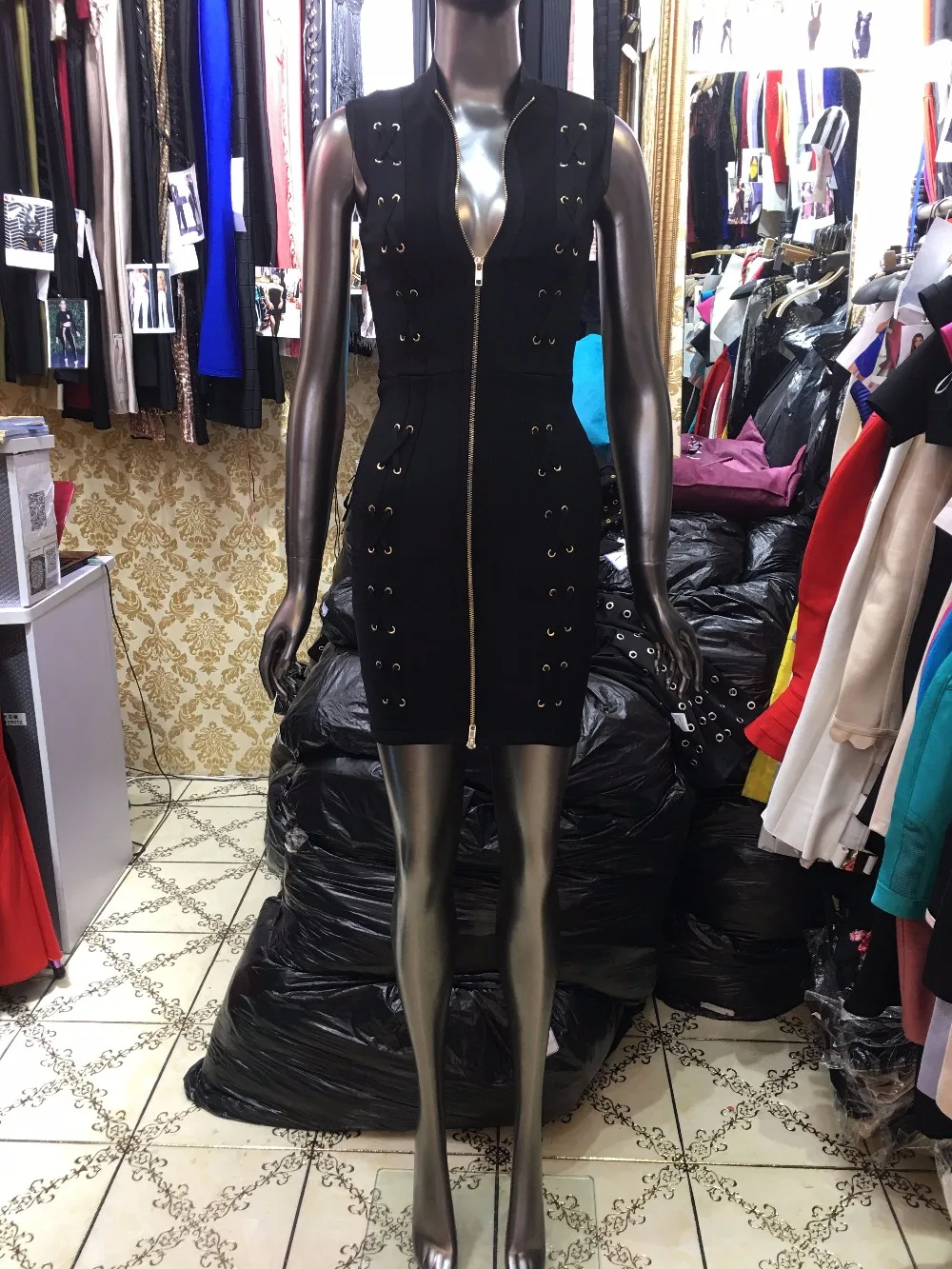 2017 women summer rayon black Zipper front Hollow Out Sleeveless V Neck Bandage Celebrity Party bodycon Dress
2017 women summer rayon black Zipper front Hollow Out Sleeveless V Neck Bandage Celebrity Party bodycon Dress