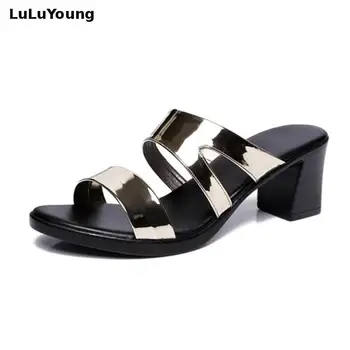 2018 Summer New Anti Slip Mother's Cool Slippers Summer Shoes Women Sandals Plus Size 42
2018 Summer New Anti Slip Mother's Cool Slippers Summer Shoes Women Sandals Plus Size 42
