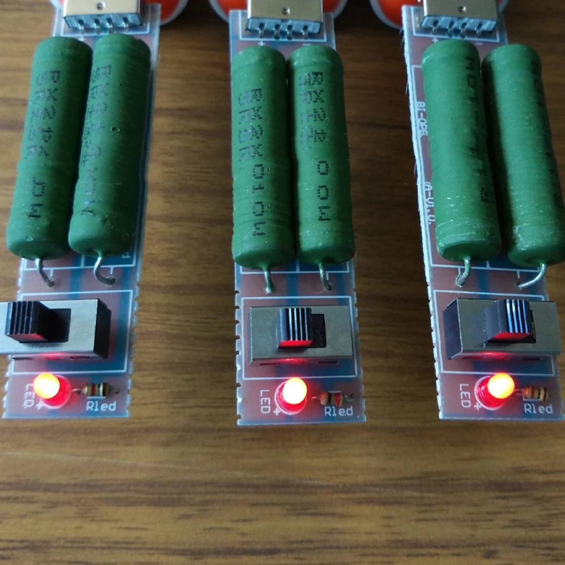 1pc USB Resistor DC Electronic Load With Switch Adjustable 2 Current 5V 1A/2A Battery Capacity Voltage Discharge Resist Tester
1pc USB Resistor DC Electronic Load With Switch Adjustable 2 Current 5V 1A/2A Battery Capacity Voltage Discharge Resist Tester