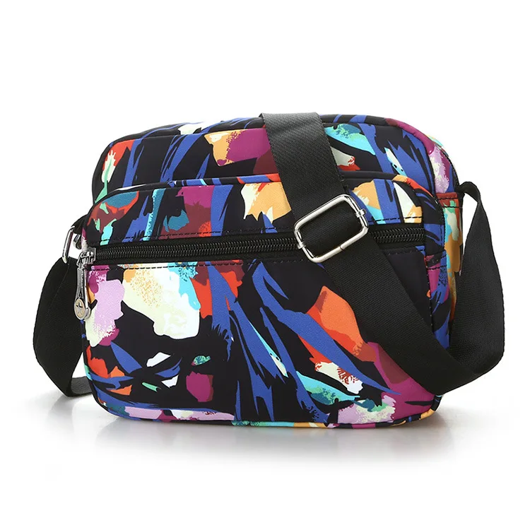 New leisure waterproof Oxford single shoulder bag Korean version oblique lady tide bag simple literary small bag
New leisure waterproof Oxford single shoulder bag Korean version oblique lady tide bag simple literary small bag