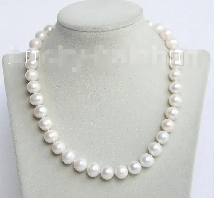 FREE SHIPPING HOT sell new Style >>>>> natural 17" 12mm round white FW pearls necklace gold plated clasp j10548
FREE SHIPPING HOT sell new Style >>>>> natural 17" 12mm round white FW pearls necklace gold plated clasp j10548