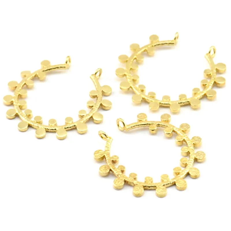 .raw brass round Circle Connectors.charm Necklace (Nickel Free and Lead Free) BS 1990.n879.
.raw brass round Circle Connectors.charm Necklace (Nickel Free and Lead Free) BS 1990.n879.