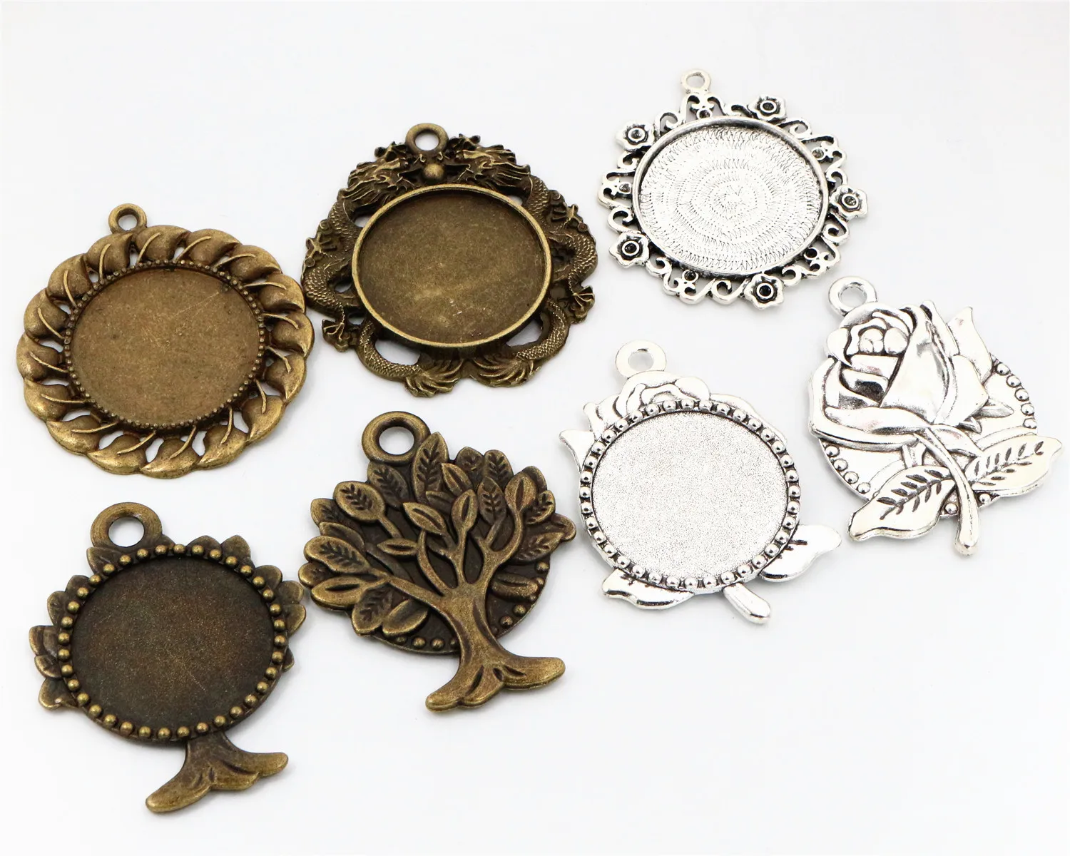 2pcs 30mm Inner Size 5 Style Antique Silver and Bronze Classic Style Cabochon Base Setting Charms Pendant
2pcs 30mm Inner Size 5 Style Antique Silver and Bronze Classic Style Cabochon Base Setting Charms Pendant
