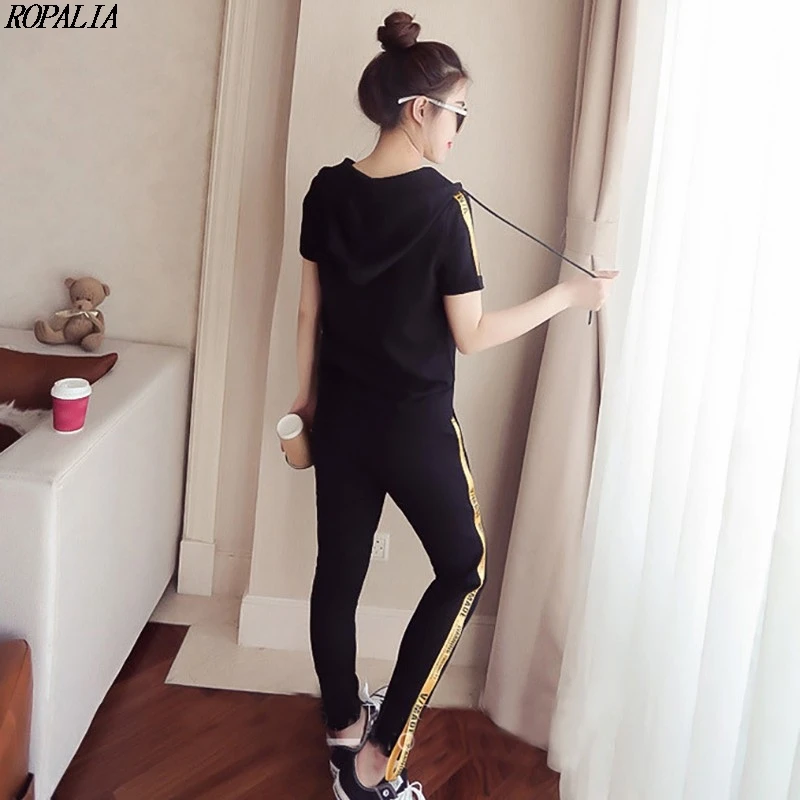 Autumn And Winter Women's 2 Pieces Set Fashion Zipper Drawstring Hooded Letter Pattern Top And Ankle-Length Pants
Autumn And Winter Women's 2 Pieces Set Fashion Zipper Drawstring Hooded Letter Pattern Top And Ankle-Length Pants