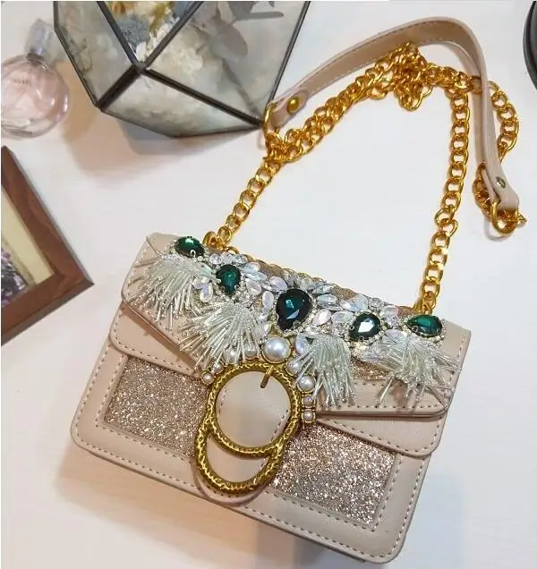 New custom sequins frosted rhinestones pearl tassels ladies bag personality Korean version of the shoulder diagonal package
New custom sequins frosted rhinestones pearl tassels ladies bag personality Korean version of the shoulder diagonal package