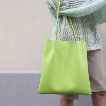 Minimalist personality design fluorescent green tote shoulder bag female 2020 summer new casual wild handbag
Minimalist personality design fluorescent green tote shoulder bag female 2020 summer new casual wild handbag