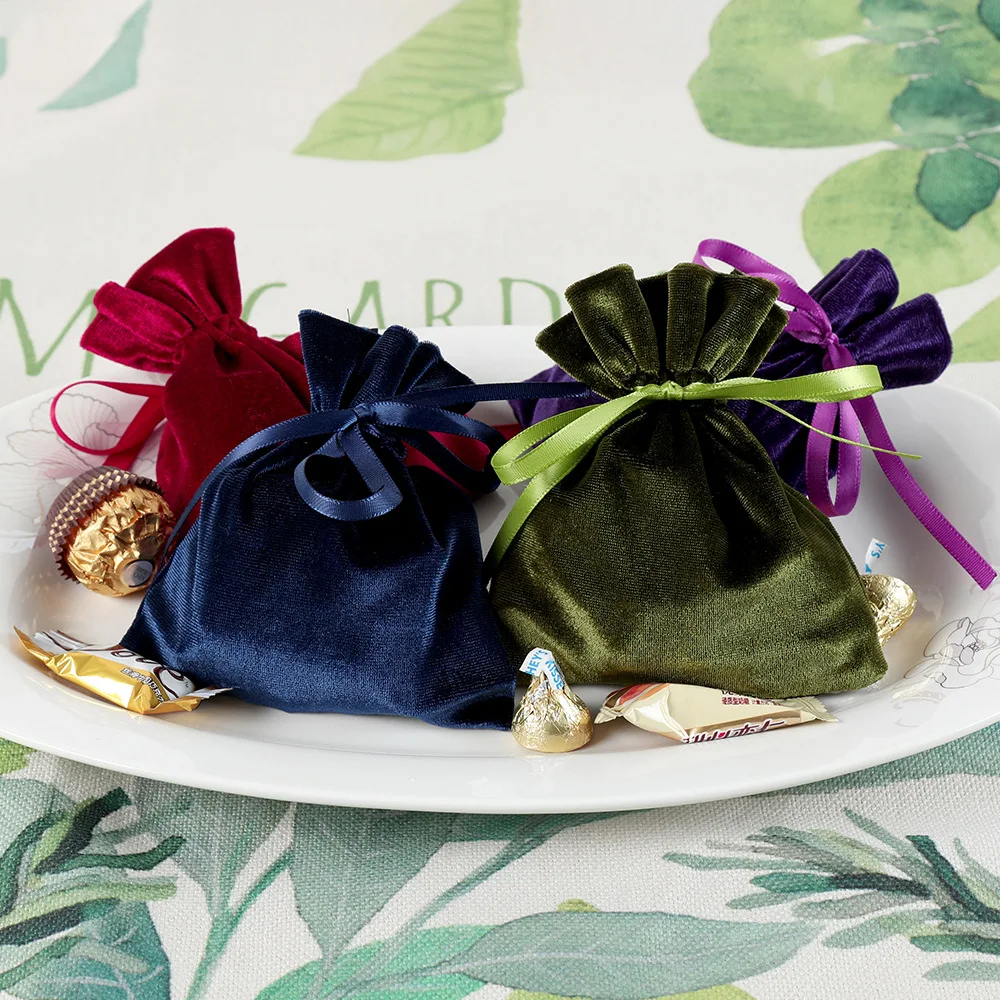 2018 new velvet gift pouches gift bags jewelry packaging bag wedding party decoration favors gift cases boxes event supplies dec
2018 new velvet gift pouches gift bags jewelry packaging bag wedding party decoration favors gift cases boxes event supplies dec