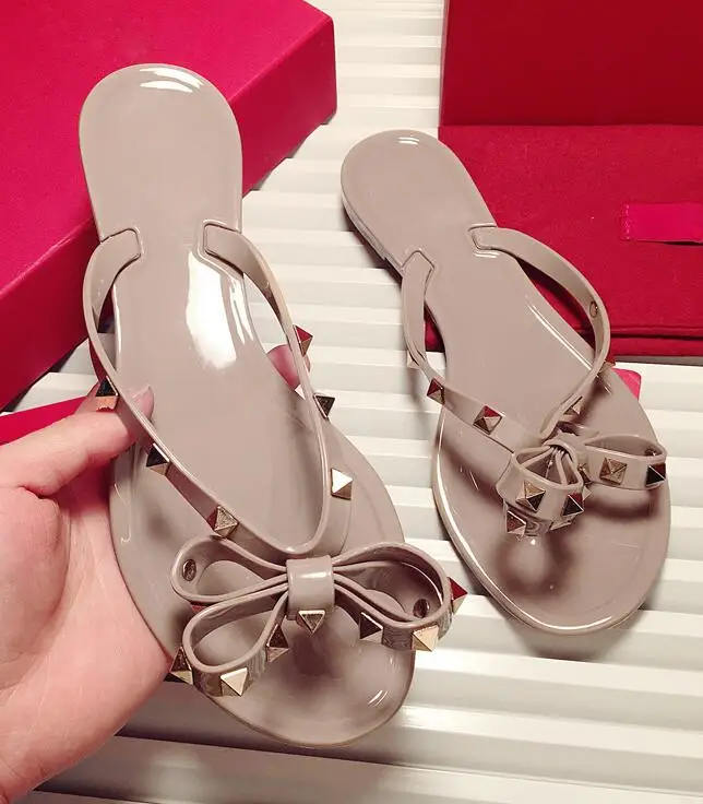 Summer new women's sandal with rivet bowed flat sole slippers jelly SANDALS BEACH SHOES PVC leather 35-41 v brand free shipping
Summer new women's sandal with rivet bowed flat sole slippers jelly SANDALS BEACH SHOES PVC leather 35-41 v brand free shipping