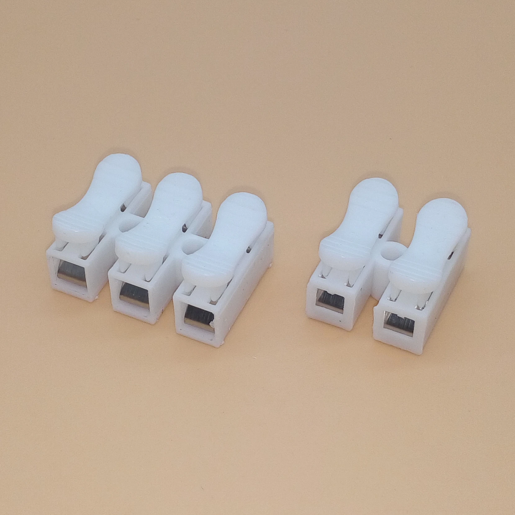 20pcs CH2 CH3 2 Pins 3pins Electrical Cable Connectors CH2 Quick Splice Lock Wire Terminals
20pcs CH2 CH3 2 Pins 3pins Electrical Cable Connectors CH2 Quick Splice Lock Wire Terminals
