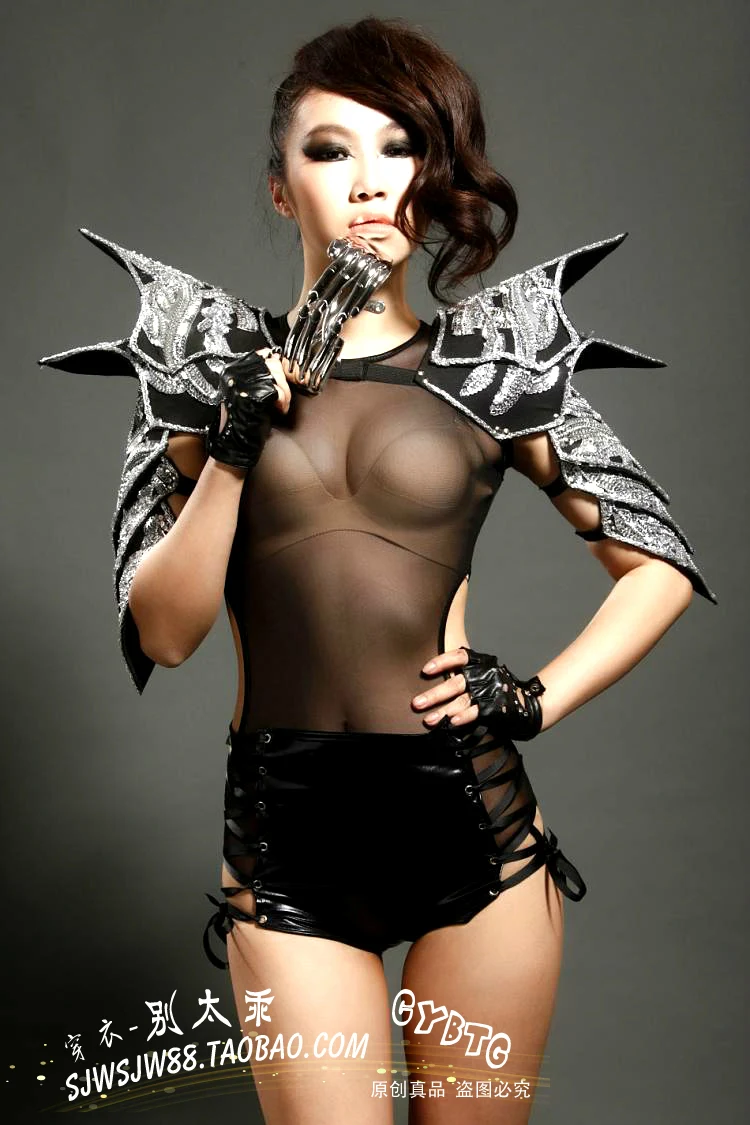 Women New Bar nightclub female singer DJ jazz dance sexy shoulder armor stage costume dance costume party performance costumes
Women New Bar nightclub female singer DJ jazz dance sexy shoulder armor stage costume dance costume party performance costumes