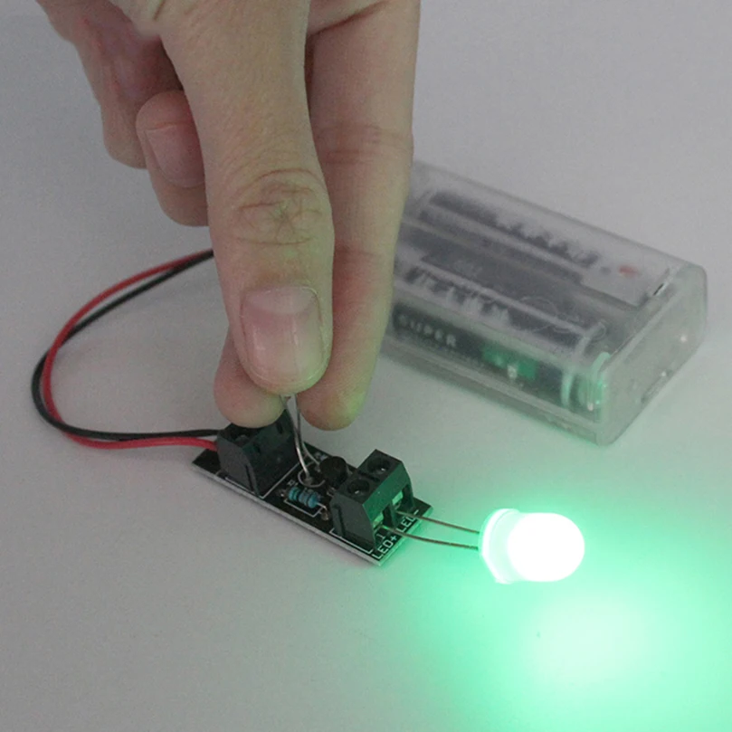 Intelligent Light Control Sensor Switch Module Light Sensor Board for LED Night 3V Power Supply DIY Robot Car Toys Production
Intelligent Light Control Sensor Switch Module Light Sensor Board for LED Night 3V Power Supply DIY Robot Car Toys Production