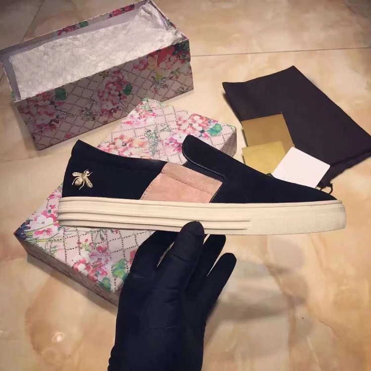 Hot Shoes Woman Casual Slip On Loafers Round Toe Suede Shallow Flats Bee Embroider Design Woman Cozy Flats Zapatos Mujer S 
Hot Shoes Woman Casual Slip On Loafers Round Toe Suede Shallow Flats Bee Embroider Design Woman Cozy Flats Zapatos Mujer S