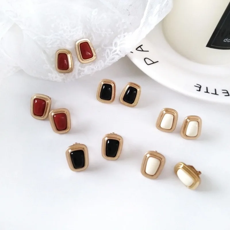 Korea Temperament Vintage Niche Geometric Small Stud Earrings Girl Women Fashion Simple Square Resin Ear Clip Jewelry
Korea Temperament Vintage Niche Geometric Small Stud Earrings Girl Women Fashion Simple Square Resin Ear Clip Jewelry