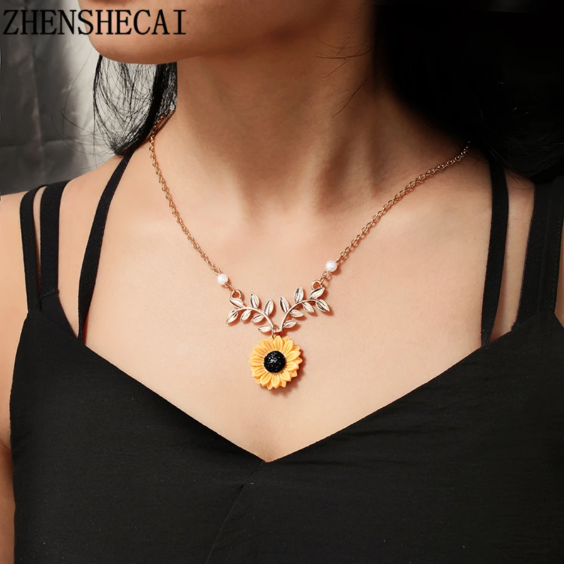 Necklace with delicate sunflower pendant fashion womens imitation pearl jewelry creative clothing accessories
Necklace with delicate sunflower pendant fashion womens imitation pearl jewelry creative clothing accessories