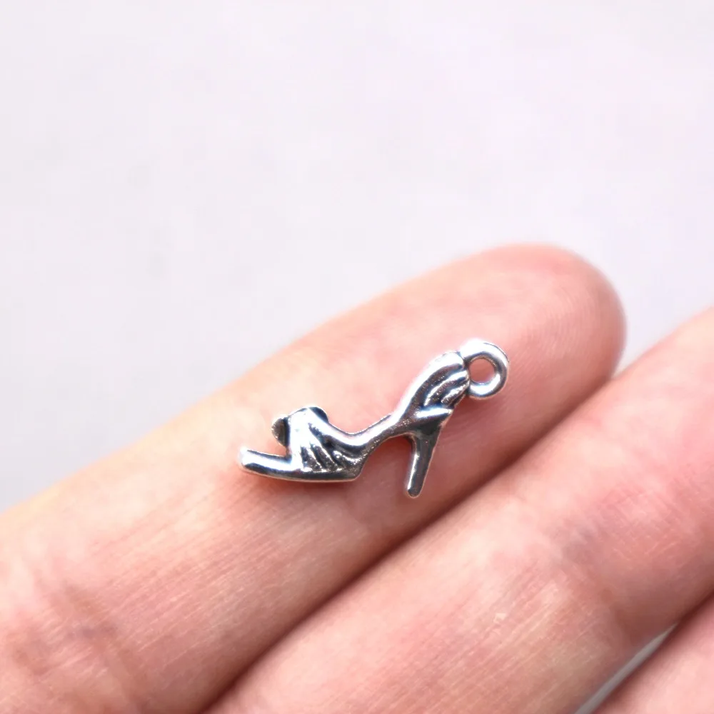 30Pcs Antique Silver Color Metal Alloy Vintage High-heeled shoe Charms For Jewelry making 21*9mm
30Pcs Antique Silver Color Metal Alloy Vintage High-heeled shoe Charms For Jewelry making 21*9mm