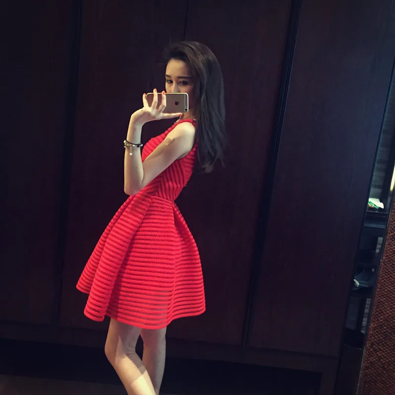 2016 New Summer Lady Sleeveless Hollow Princess Tutu Dresses Palace Lolita Thin O-Neck A Word White Red Black Dresses Vintage
2016 New Summer Lady Sleeveless Hollow Princess Tutu Dresses Palace Lolita Thin O-Neck A Word White Red Black Dresses Vintage