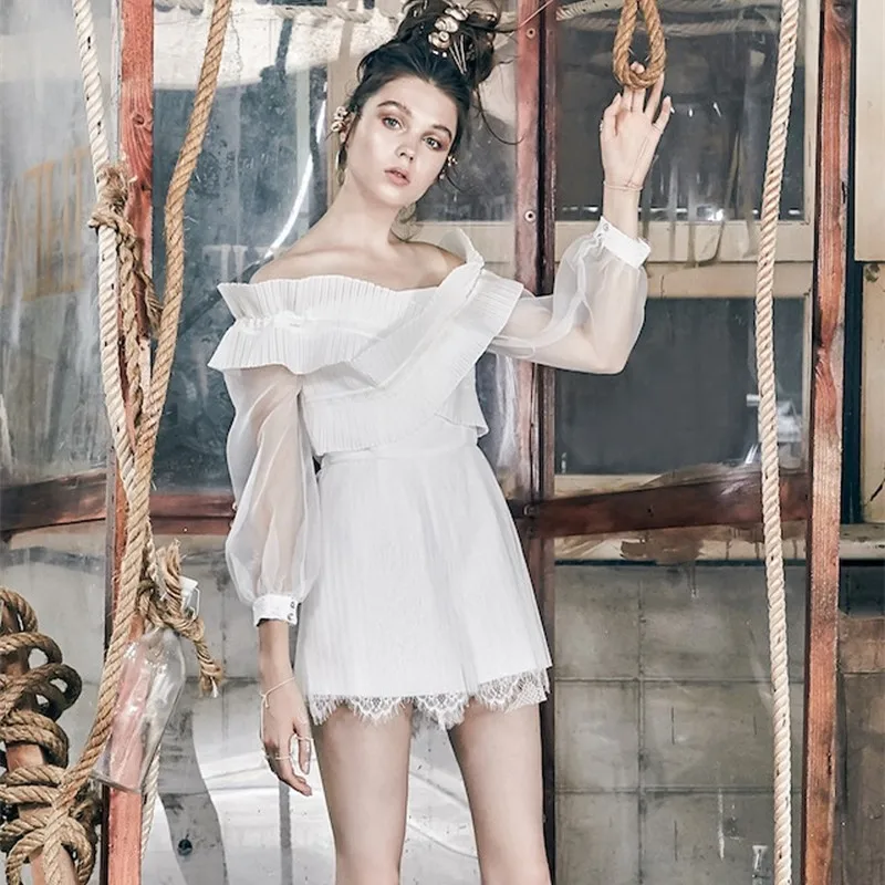 Sexy Off the Shoulder V Neck White Lace Mesh Jumpsuit Women Elegant Ruffle Lantern Sleeve Pleated Summer Short jumpsuit Romper
Sexy Off the Shoulder V Neck White Lace Mesh Jumpsuit Women Elegant Ruffle Lantern Sleeve Pleated Summer Short jumpsuit Romper