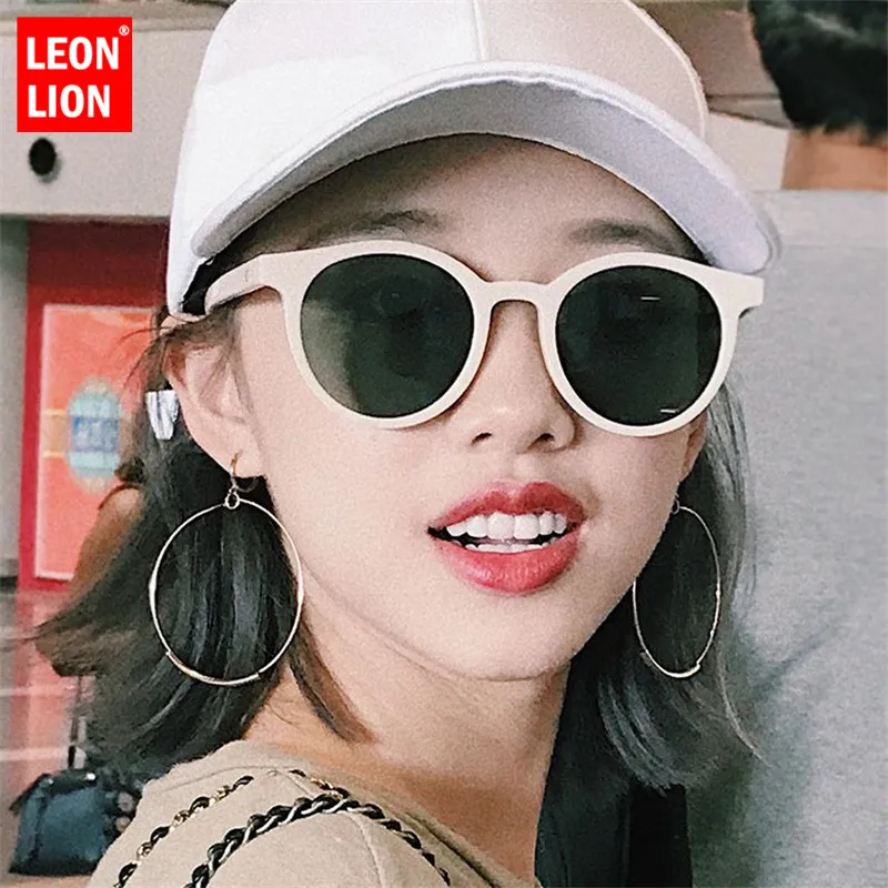 LeonLion 2019 Plastic Frame Classic Sunglasses Women Candy Colors Sun Glasses Femle Driving Travel UV400 Lunette De Soleil
LeonLion 2019 Plastic Frame Classic Sunglasses Women Candy Colors Sun Glasses Femle Driving Travel UV400 Lunette De Soleil