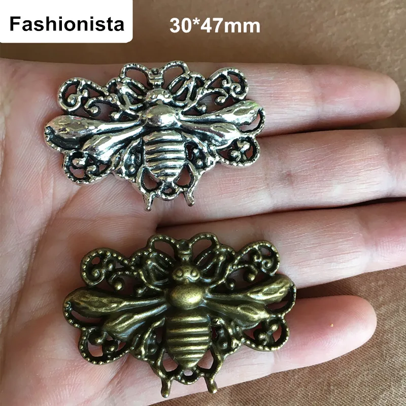 25 Bee Charms Pendant Antique Bronze/Silver Tone 30*47mm Big Filigree Bee Pendant Insect,DIY Earrings,Necklace,Bracelet Supplies
25 Bee Charms Pendant Antique Bronze/Silver Tone 30*47mm Big Filigree Bee Pendant Insect,DIY Earrings,Necklace,Bracelet Supplies