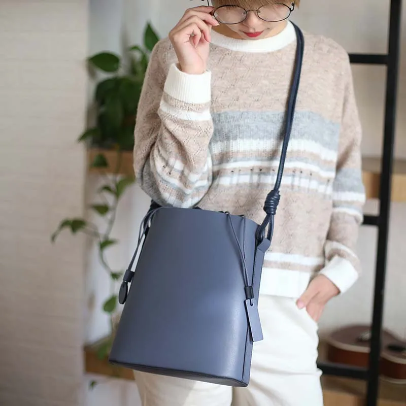 New large-capacity original handmade retro Sen literary slanting cowhide leather bag shoulder bag
New large-capacity original handmade retro Sen literary slanting cowhide leather bag shoulder bag