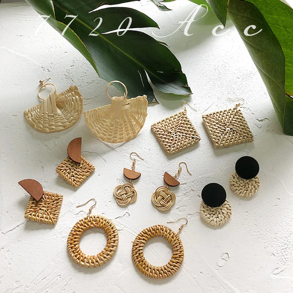 Women Rattan Weave Earring Female Long Fabala Handmade Straw Fashion Earring Charm Personality Elegant Dangle Earrings Boho Girl
Women Rattan Weave Earring Female Long Fabala Handmade Straw Fashion Earring Charm Personality Elegant Dangle Earrings Boho Girl