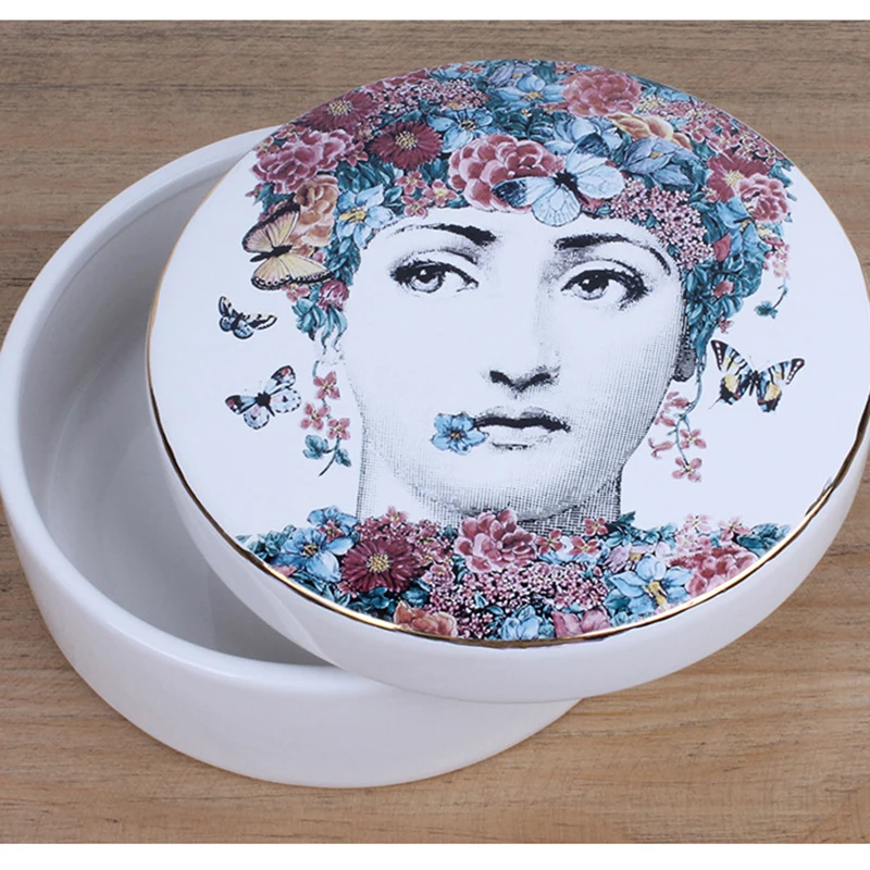 Europe Vintage Fornasetti Ceramic Storage Box Luxury Gift Earring Jewelry Storage Jar Tray Dressing Table Decorative Accessories
Europe Vintage Fornasetti Ceramic Storage Box Luxury Gift Earring Jewelry Storage Jar Tray Dressing Table Decorative Accessories
