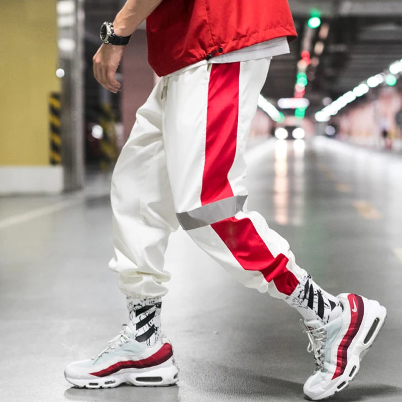 April MOMO 2019 Men Side Striped Harem Pants Reflective Joggers Hip Pop Sweatpants Streetwear Male Casual Fashion Pants Hombre
April MOMO 2019 Men Side Striped Harem Pants Reflective Joggers Hip Pop Sweatpants Streetwear Male Casual Fashion Pants Hombre