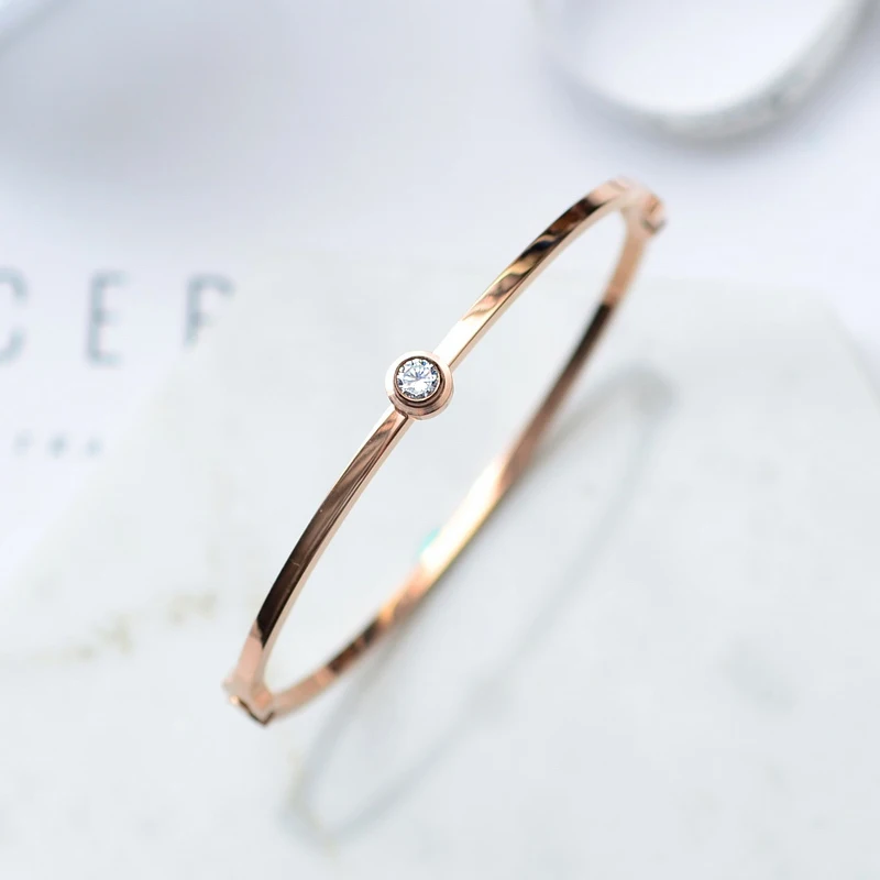 YUN RUO 2018 Simple Style Zirconia Bangle Rose Gold Color Women Birthday Gift Titanium Steel Jewelry Never Fade Free Shipping
YUN RUO 2018 Simple Style Zirconia Bangle Rose Gold Color Women Birthday Gift Titanium Steel Jewelry Never Fade Free Shipping