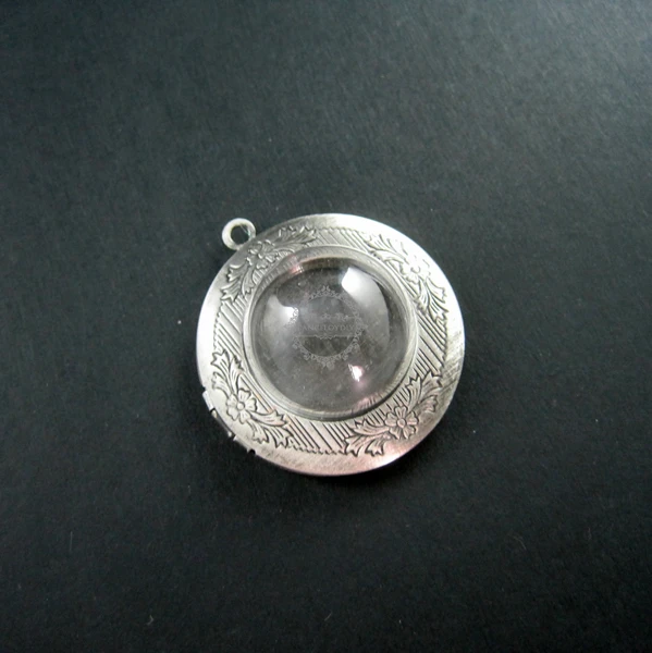 20mm setting size with glass dome cover round vintage antiqued silver brass flower photo locket pendant charm supplies 1113008
20mm setting size with glass dome cover round vintage antiqued silver brass flower photo locket pendant charm supplies 1113008