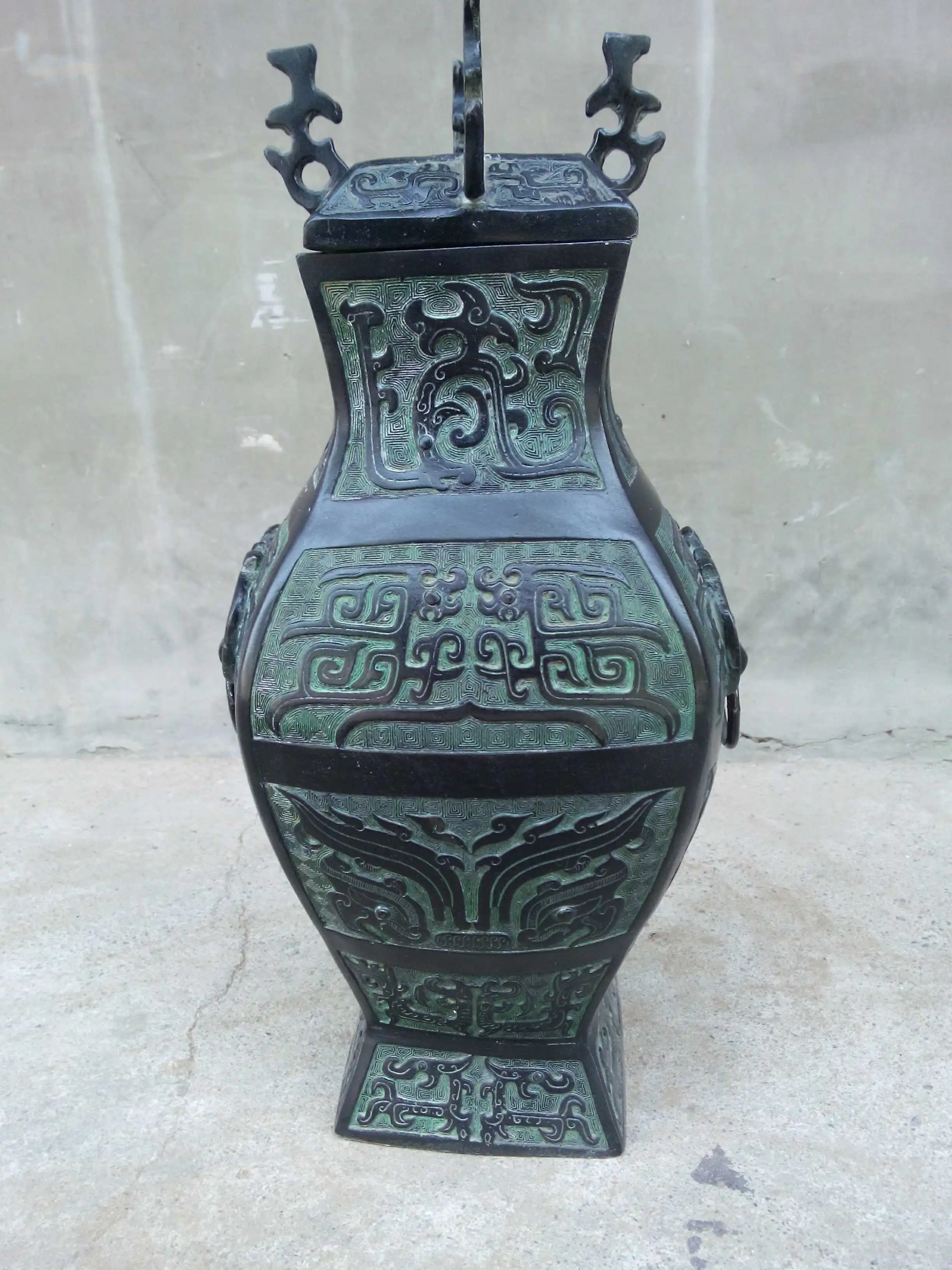 bronze sculpture Antique Bronze Dragon Xin fanghu square bottle Home Furnishing luxury gifts, festival gifts preferred
bronze sculpture Antique Bronze Dragon Xin fanghu square bottle Home Furnishing luxury gifts, festival gifts preferred