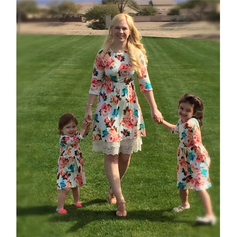 Mother Daughter Maxi Dress Family Matching Outfits 2018 Fashion Mommy and Me Floral Dress Family Clothes
Mother Daughter Maxi Dress Family Matching Outfits 2018 Fashion Mommy and Me Floral Dress Family Clothes