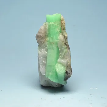 Ultra-fine mineral crystals emerald green natural rough stones mark LuoShi collectibles ore samples without optimization
Ultra-fine mineral crystals emerald green natural rough stones mark LuoShi collectibles ore samples without optimization
