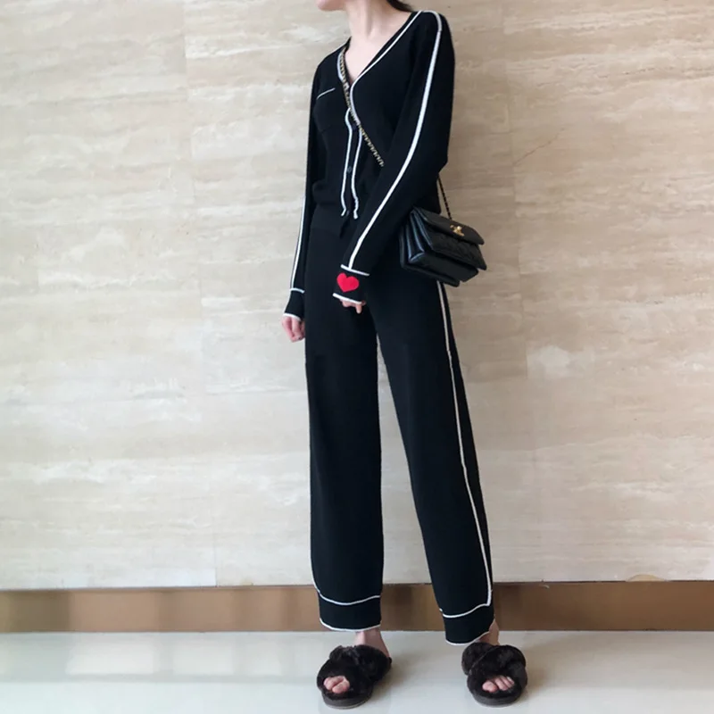 Women's suit female 2019 new early autumn fashion elegant black ice silk knit chic casual top + wide leg pants female two-piece
Women's suit female 2019 new early autumn fashion elegant black ice silk knit chic casual top + wide leg pants female two-piece