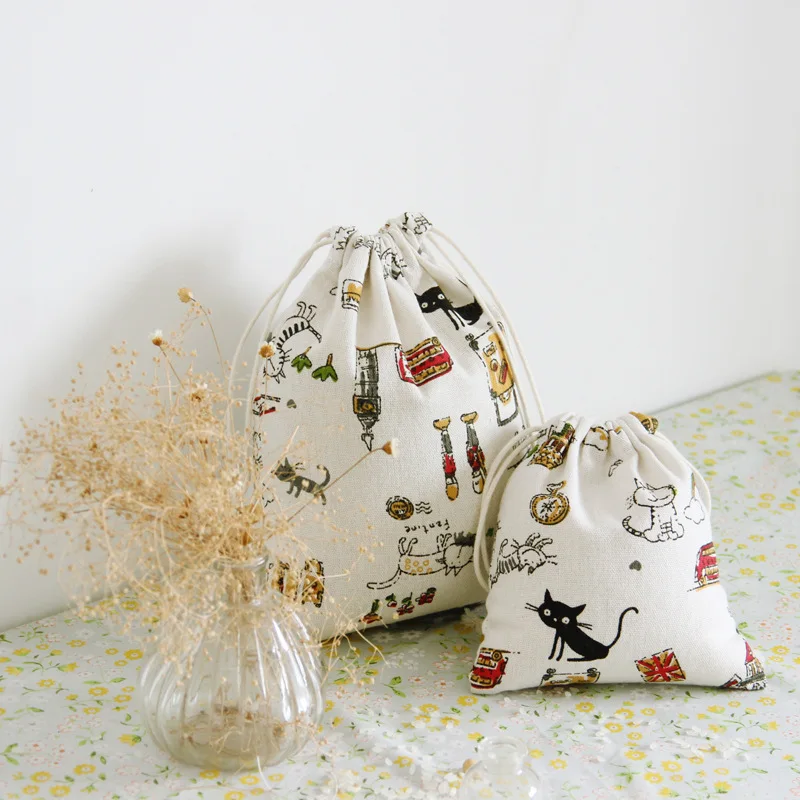 1pcs Lovely Cat Drawstring Cotton Linen Storage Bag Gift Candy Tea Jewelry Organizer Makeup Cosmetic Coins keys Bags 49031
1pcs Lovely Cat Drawstring Cotton Linen Storage Bag Gift Candy Tea Jewelry Organizer Makeup Cosmetic Coins keys Bags 49031