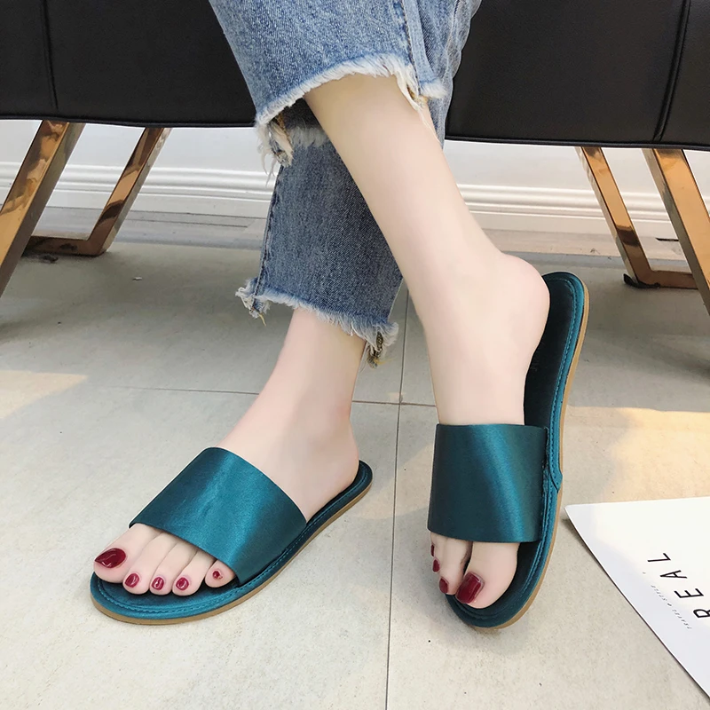 Concise Flat Slippers Platform 2019 New Summer Silver Slides Women Slip On Solid Flats Ladies Fashion Daily Shoes XWT1710
Concise Flat Slippers Platform 2019 New Summer Silver Slides Women Slip On Solid Flats Ladies Fashion Daily Shoes XWT1710
