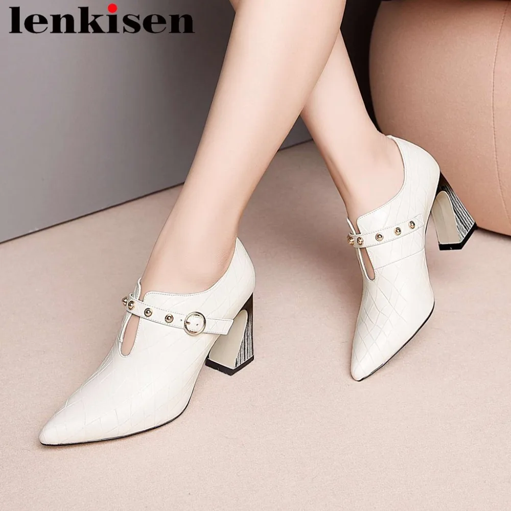 2019 Spring newest casual shoes office lady solid buckle strap full grain leather metal rivets large size pointed toe pumps L74
2019 Spring newest casual shoes office lady solid buckle strap full grain leather metal rivets large size pointed toe pumps L74