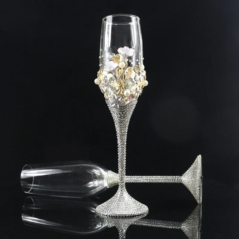 Glowing Champagne Cup diamond embellishment exquisite touch Luminescence cup and bright color custom wedding gift Luminescence
Glowing Champagne Cup diamond embellishment exquisite touch Luminescence cup and bright color custom wedding gift Luminescence