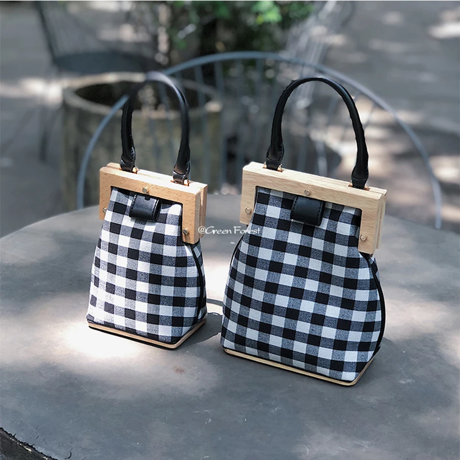 Chic Clutch Mini Plaid Women Shoulder Messenger Bag Bohemian Girl Chain Retro Wood Clip Bucket Bag Luxury Handbag Bolsa Feminina
Chic Clutch Mini Plaid Women Shoulder Messenger Bag Bohemian Girl Chain Retro Wood Clip Bucket Bag Luxury Handbag Bolsa Feminina