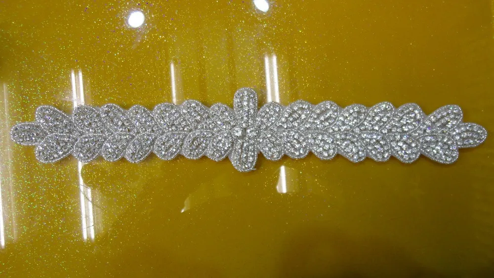 New bling rhinestone Patches beaded bridal trims lace for dresses wedding bridal belt sew on rhinestone trimming
New bling rhinestone Patches beaded bridal trims lace for dresses wedding bridal belt sew on rhinestone trimming