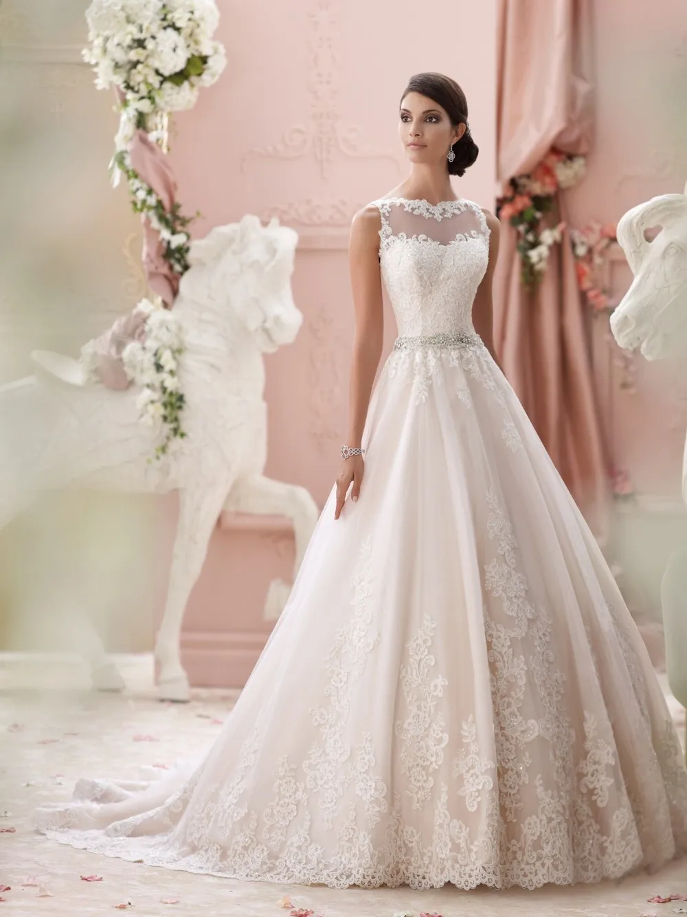 2015 Spring Stylish Sheer Neckline Lace Illusion Beaded Sexy Back A-line Bridal Wedding Dresses Vestidos De Noiva Tulle
2015 Spring Stylish Sheer Neckline Lace Illusion Beaded Sexy Back A-line Bridal Wedding Dresses Vestidos De Noiva Tulle