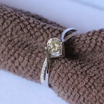 Angel Lovely 18K 750 White Gold Ring 0.5Ct Round Cut Diamond Women Wedding Ring Stunning Jewelry Gift Luxury Quality
Angel Lovely 18K 750 White Gold Ring 0.5Ct Round Cut Diamond Women Wedding Ring Stunning Jewelry Gift Luxury Quality