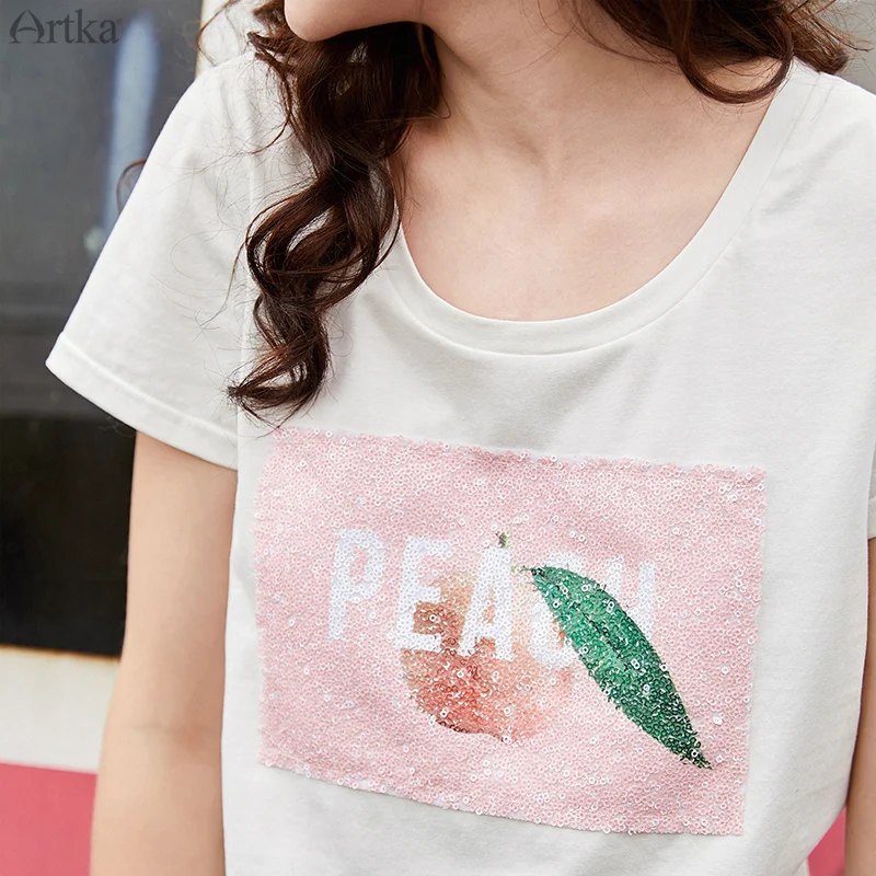 ARTKA 2019 Summer Female T-Shirt Casual Fashion Peach Sequins Decoration O-Neck Short Sleeve White T-shirt For Women TA11299X
ARTKA 2019 Summer Female T-Shirt Casual Fashion Peach Sequins Decoration O-Neck Short Sleeve White T-shirt For Women TA11299X