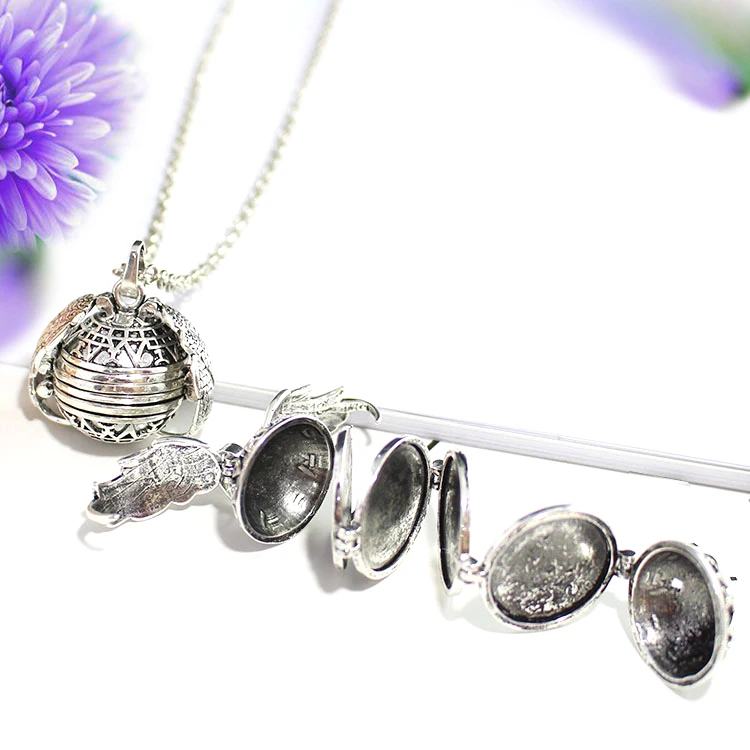 Multi-layer photo box can be DIY pendant with open and closed wings exquisitely locket necklace Angel baby memory storage Send
Multi-layer photo box can be DIY pendant with open and closed wings exquisitely locket necklace Angel baby memory storage Send
