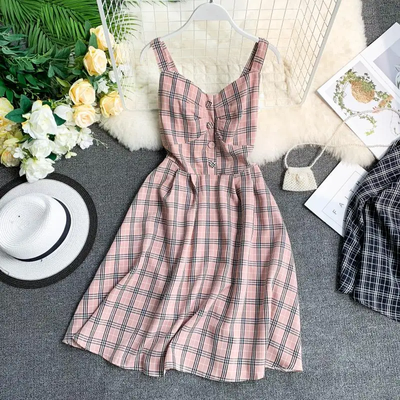 V-collar Fold Single-row Button Showing Chest Sleeveless Back Showing Thin A-shaped Skirt Wind Dress Summer Beach Floral Ruffle
V-collar Fold Single-row Button Showing Chest Sleeveless Back Showing Thin A-shaped Skirt Wind Dress Summer Beach Floral Ruffle