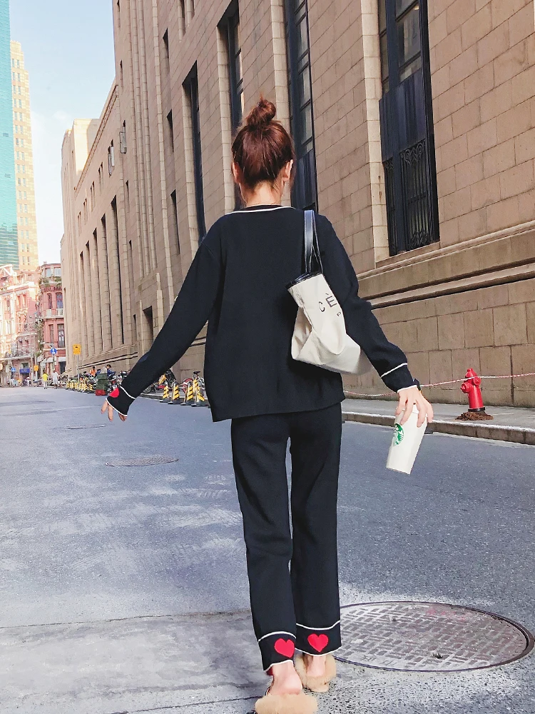 Autumn women's suit fashion two-piece 2018 new retro casual sweater thin wide leg pants temperament elegant suit female
Autumn women's suit fashion two-piece 2018 new retro casual sweater thin wide leg pants temperament elegant suit female