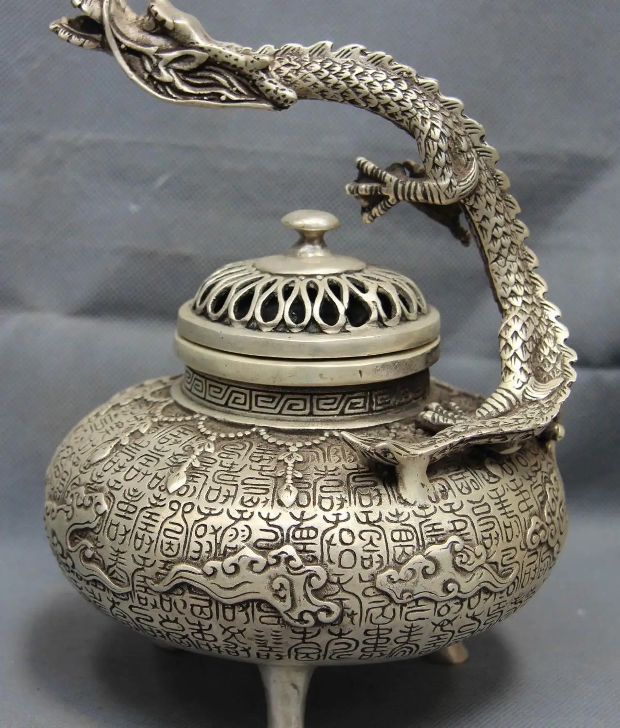 China Folk cloister White Copper Silver spiral Fly Dragon incense burner Censer
China Folk cloister White Copper Silver spiral Fly Dragon incense burner Censer